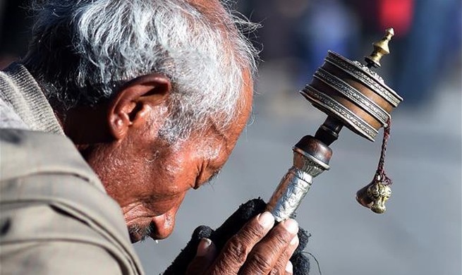 Pilgrims pray for harvests, prosperity ahead of Tibetan New Year in Lhasa