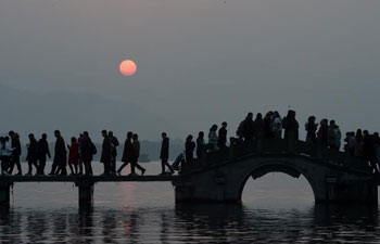 Sunset scenery of West Lake scenic spot in Hangzhou